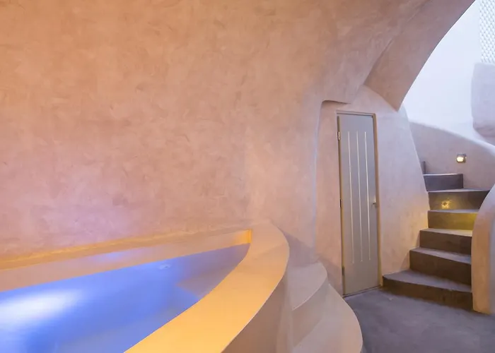 The Dream Santorini Oia (Santorini)