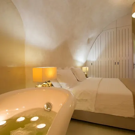 The Dream Hotel Oia (Santorini)