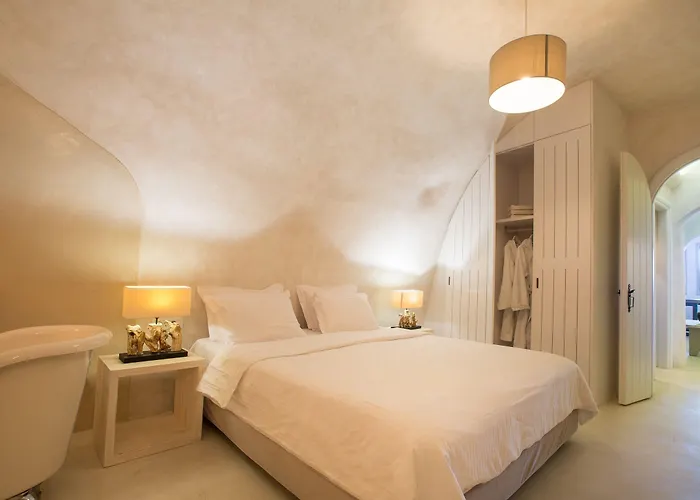 The Dream Santorini Oia (Santorini)